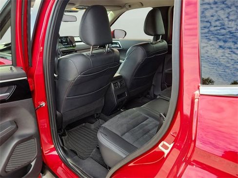 Used 2024 Mitsubishi Outlander image 10