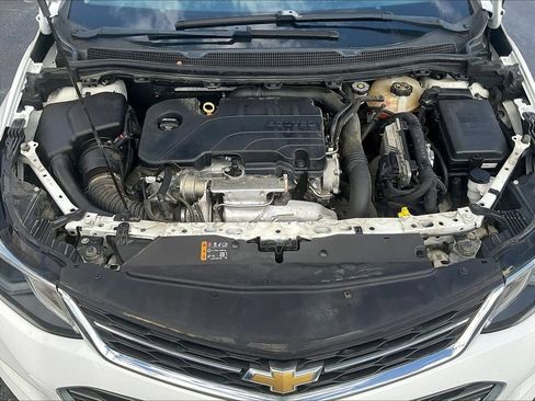 Used 2018 Chevrolet Cruze Premier FWD image 29
