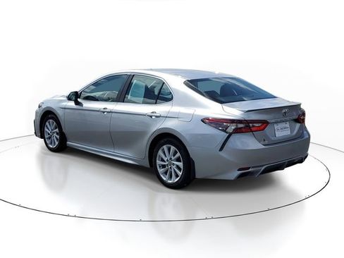 Used 2024 Toyota Camry SE image 3