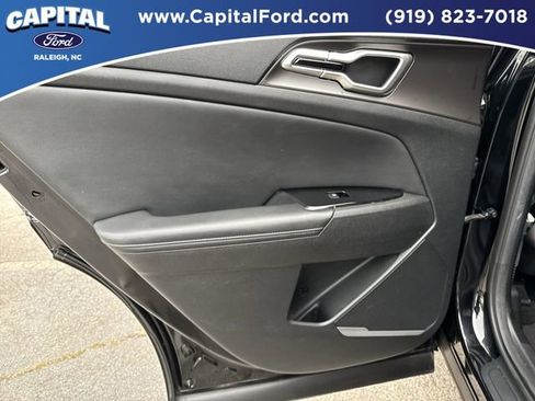 Used 2023 Kia Sportage EX image 17