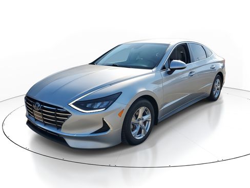 Used 2022 Hyundai Sonata SE image 2