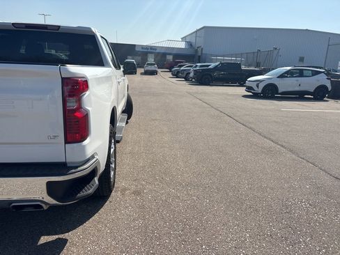 Used 2023 Chevrolet Silverado 1500 LT AWD/4WD image 9