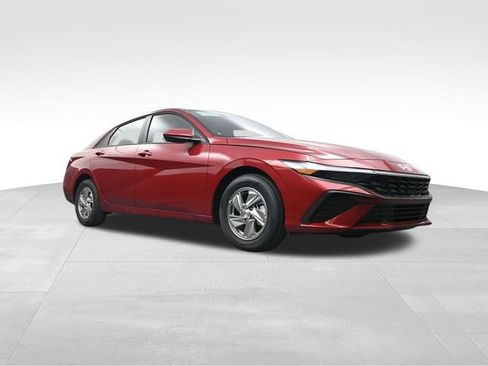 Certified 2026 Hyundai Elantra SE FWD image 30