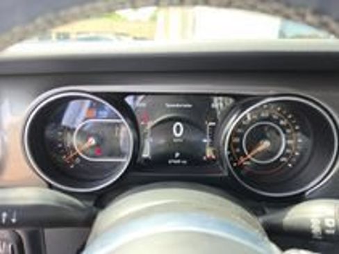 Used 2023 Jeep Wrangler Unlimited Sahara w/ Cold Weather Group AWD/4WD image 4