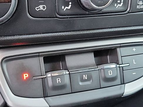 Used 2023 GMC Terrain SLT w/ Infotainment Package II image 12