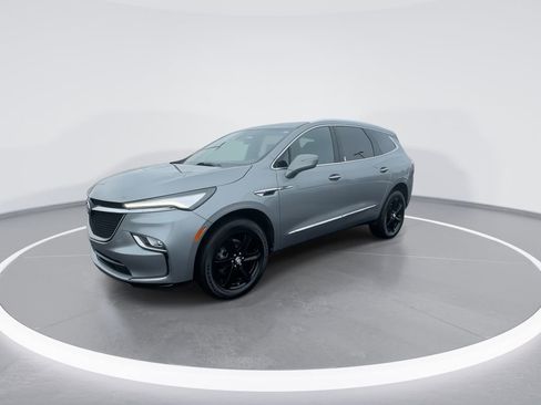 Used 2024 Buick Enclave Essence w/ Sport Touring Edition image 4