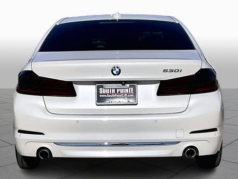 Used 2018 BMW 530i w/ Luxury Seating Package image 4