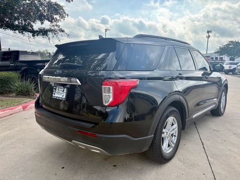 Used 2023 Ford Explorer XLT w/ Equipment Group 202A RWD image 3