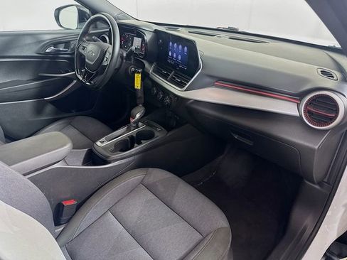Used 2024 Chevrolet Trax RS FWD image 29