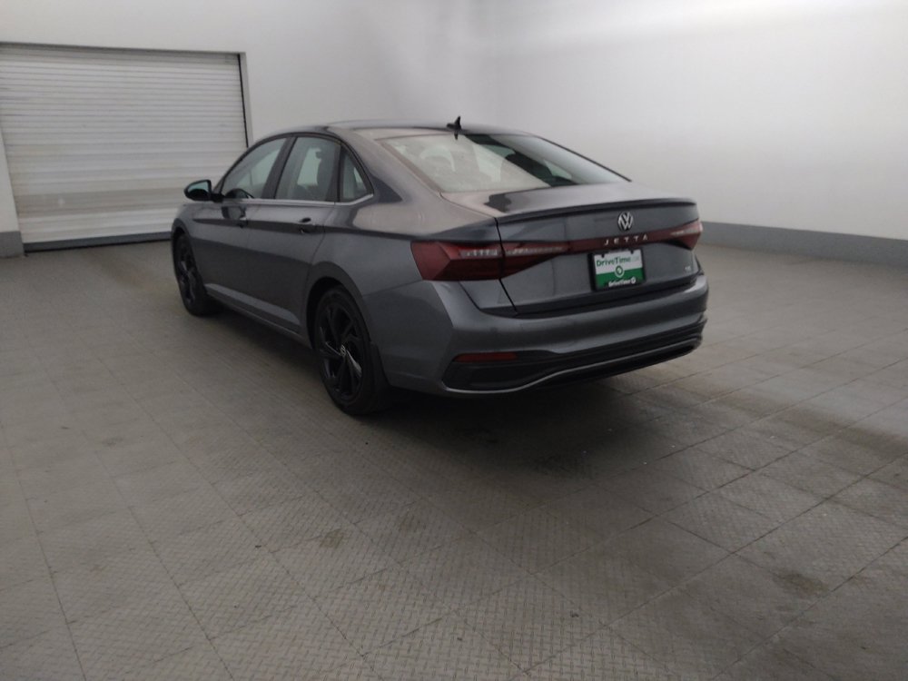 Used 2025 Volkswagen Jetta SE FWD image 5