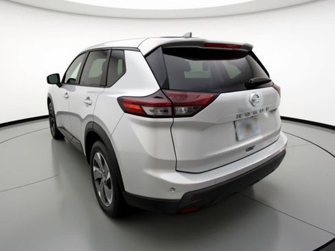 Used 2025 Nissan Rogue SV image 6