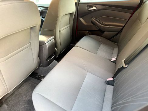 Used 2015 Ford Focus SE w/ SE Sport Package image 10