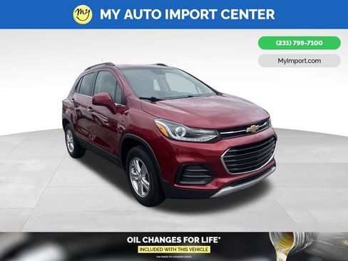 Used 2020 Chevrolet Trax LT w/ LT Convenience Package AWD/4WD image 1