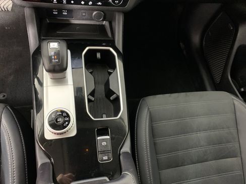 Used 2025 Mitsubishi Outlander SE image 26