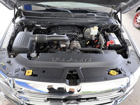 Used 2019 RAM 1500 Laramie AWD/4WD image 12