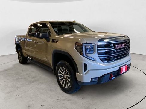 Used 2022 GMC Sierra 1500 AT4 w/ AT4 Preferred Package image 8