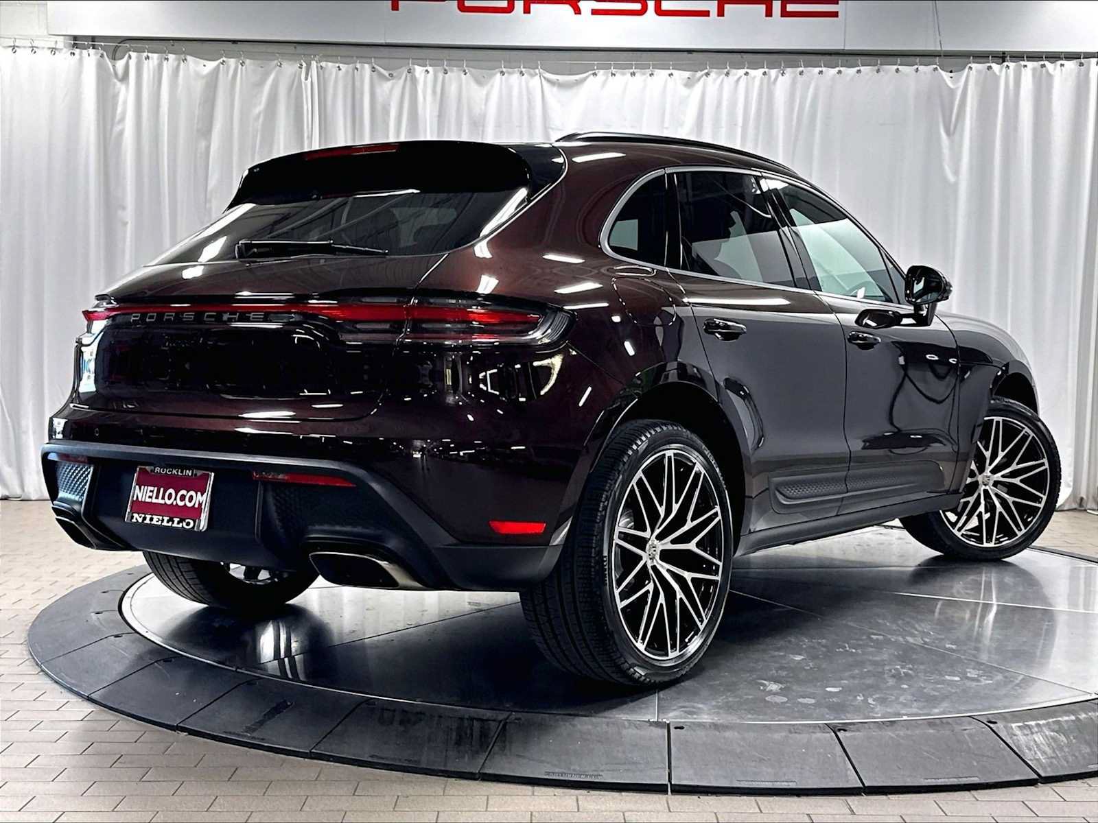Used 2026 Porsche Macan AWD/4WD image 9
