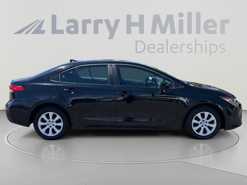 Used 2025 Toyota Corolla LE FWD image 6