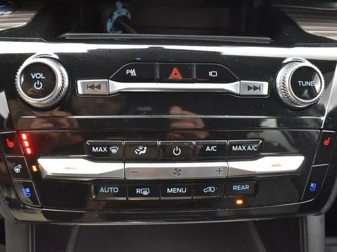 Used 2022 Ford Explorer Limited image 27