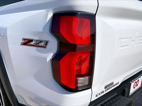 Used 2024 Chevrolet Colorado Z71 w/ Z71 Convenience Package 2 AWD/4WD image 27
