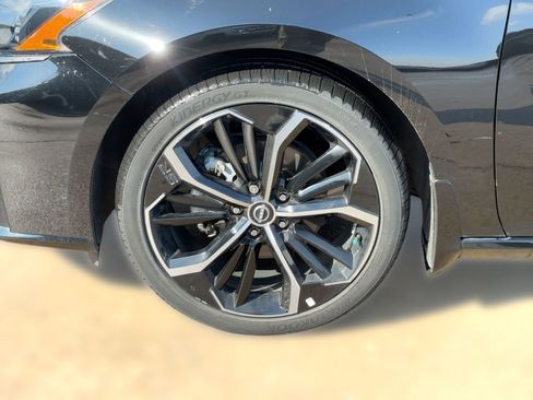 Used 2023 Nissan Altima 2.5 SR image 12