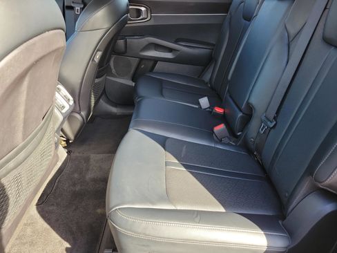 Used 2021 Kia Sorento S image 31