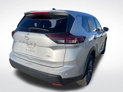 Used 2024 Nissan Rogue S image 7