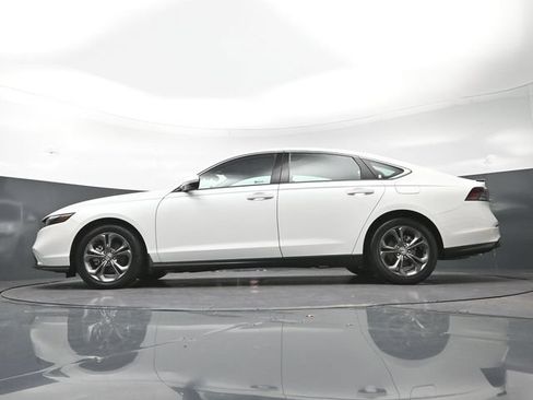 Used 2023 Honda Accord EX image 31