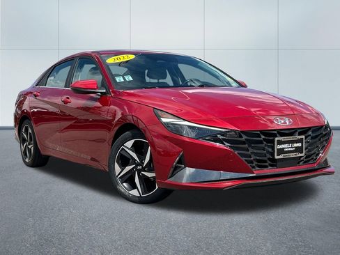 Used 2022 Hyundai Elantra Limited w/ Preferred Accessory Package FWD image 34