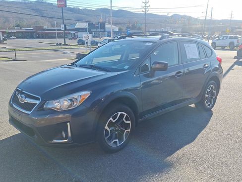 Used 2017 Subaru Crosstrek 2.0i Premium w/ Moonroof Package image 7