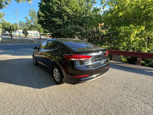 Used 2017 Hyundai Elantra SE FWD image 9
