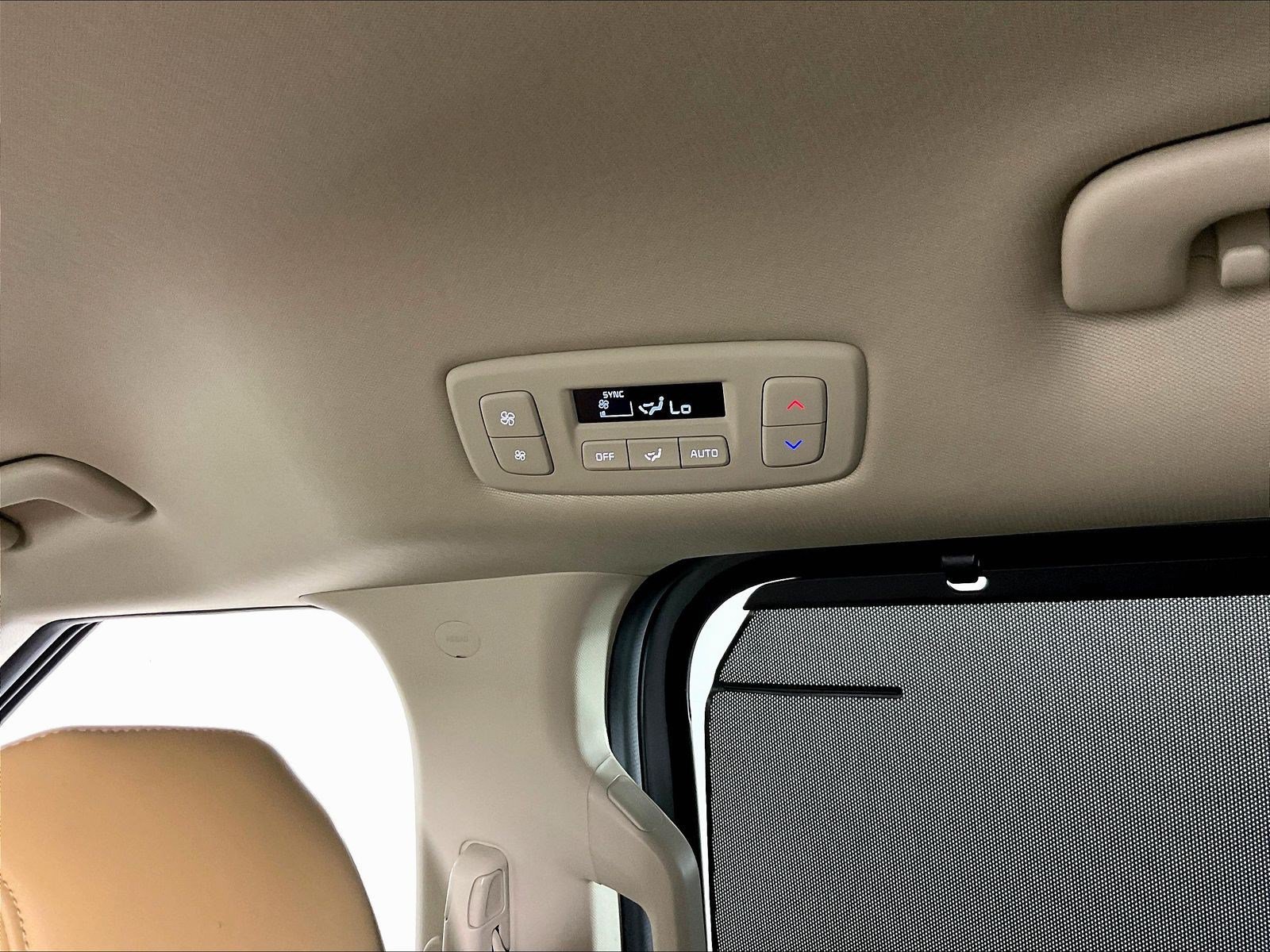 Used 2024 Kia Carnival EX FWD image 10