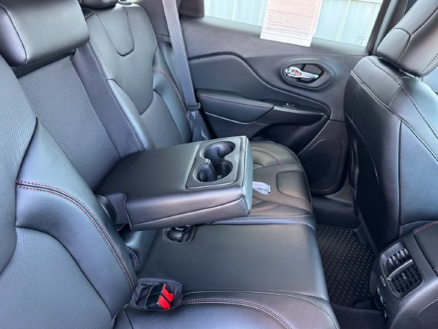 Used 2022 Jeep Cherokee Trailhawk w/ Sound & Nav Group AWD/4WD image 31