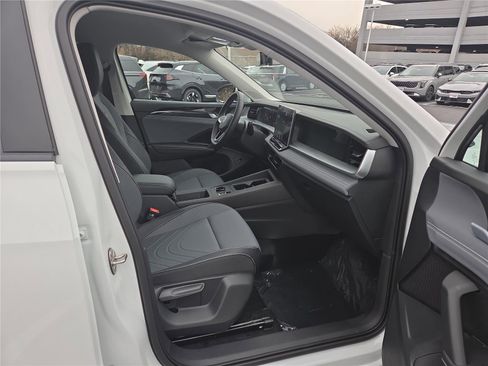 New 2026 Volkswagen Tiguan SE image 27