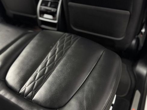 Used 2023 BMW X7 xDrive40i w/ Premium Package AWD/4WD image 43