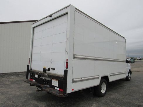 Used 2021 GMC Savana 3500 Extended w/ Power Convenience Package RWD image 2