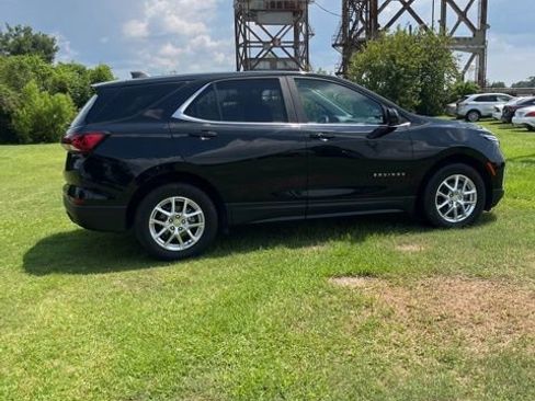 Used 2022 Chevrolet Equinox LT w/ Driver Convenience Package image 8