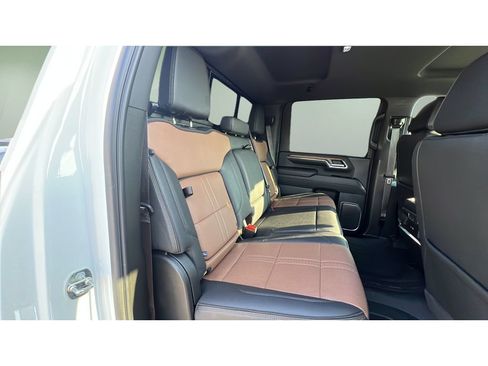 Used 2024 Chevrolet Silverado 3500 High Country AWD/4WD image 31