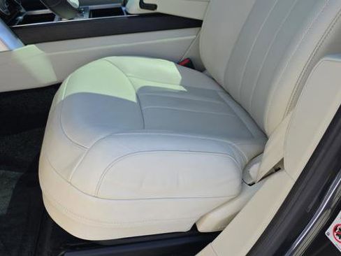 Used 2023 Land Rover Range Rover Long Wheelbase Autobiography image 11