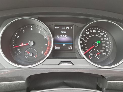 Used 2021 Volkswagen Tiguan SE image 18