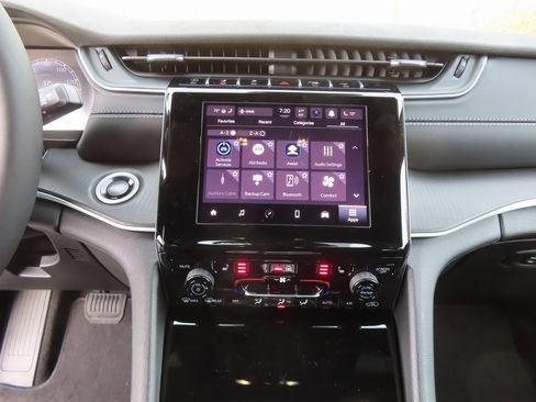 New 2025 Jeep Grand Cherokee Altitude image 5