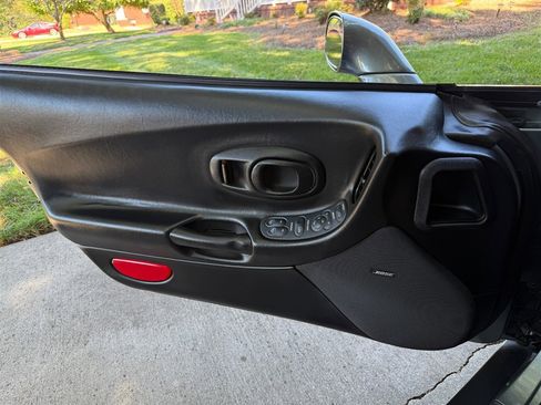 Used 2004 Chevrolet Corvette Convertible w/ Preferred Equipment Group image 46