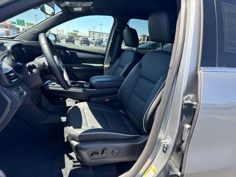 Used 2025 Buick Enclave Preferred FWD image 18