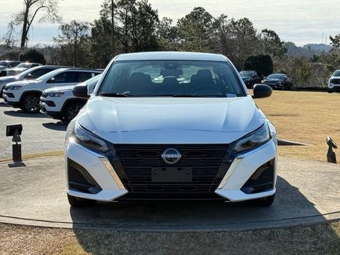 Used 2025 Nissan Altima 2.5 SV image 2