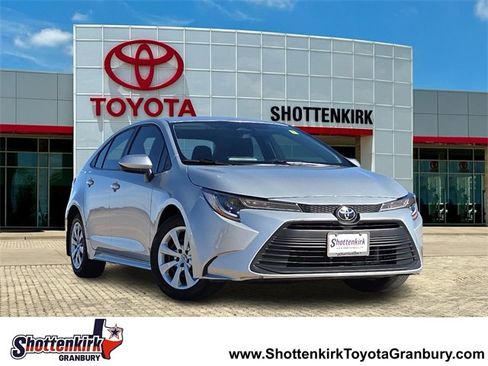 Used 2024 Toyota Corolla LE image 1