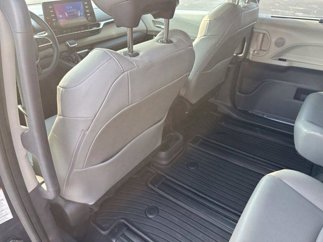 Used 2023 Toyota Sienna XLE FWD image 22