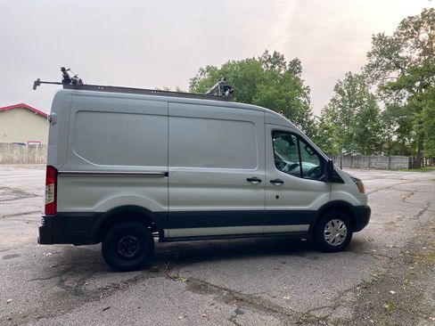 Used 2018 Ford Transit 250 130 Medium Roof RWD image 6