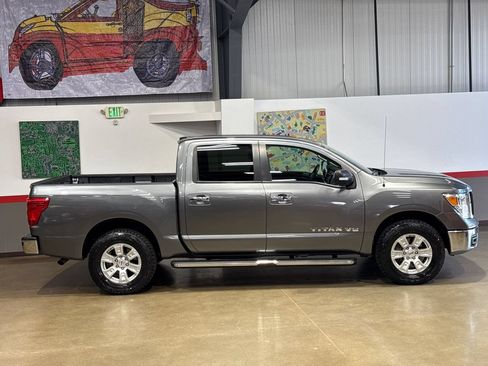 Used 2019 Nissan Titan SV AWD/4WD image 36
