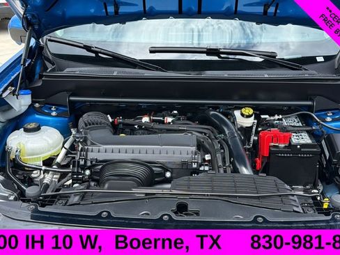 Used 2025 Ford Maverick Lobo AWD/4WD image 2