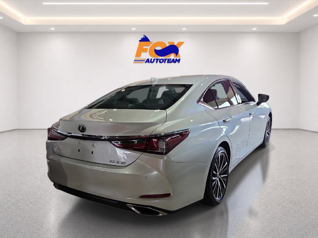 Used 2025 Lexus ES 350 w/ Premium Package FWD image 3